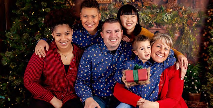 Familia anfitriona feliz