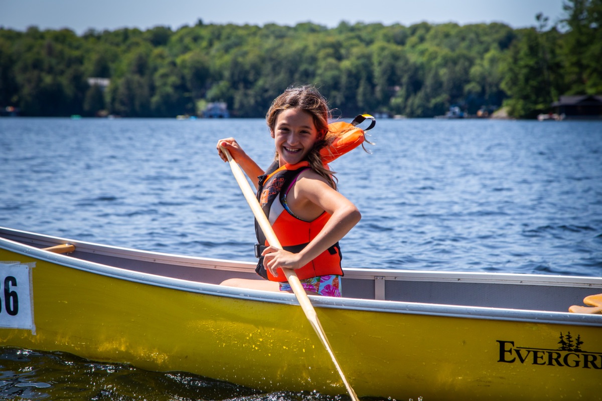 Canoa en el lago Rosseau