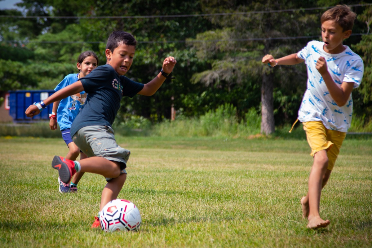 Fútbol en el campamento