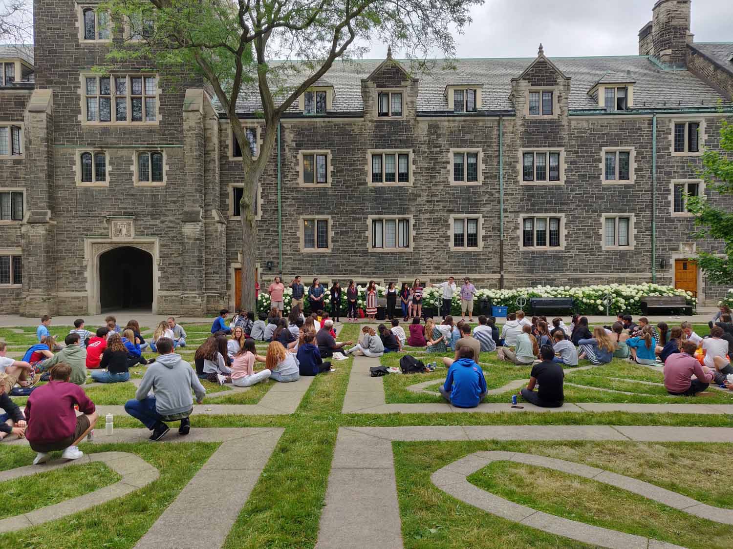 Actividad en el patio de Trinity College