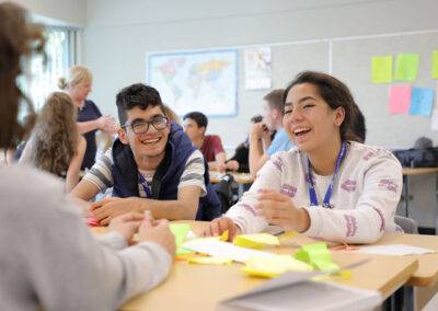 Estudiantes en clase de inglés