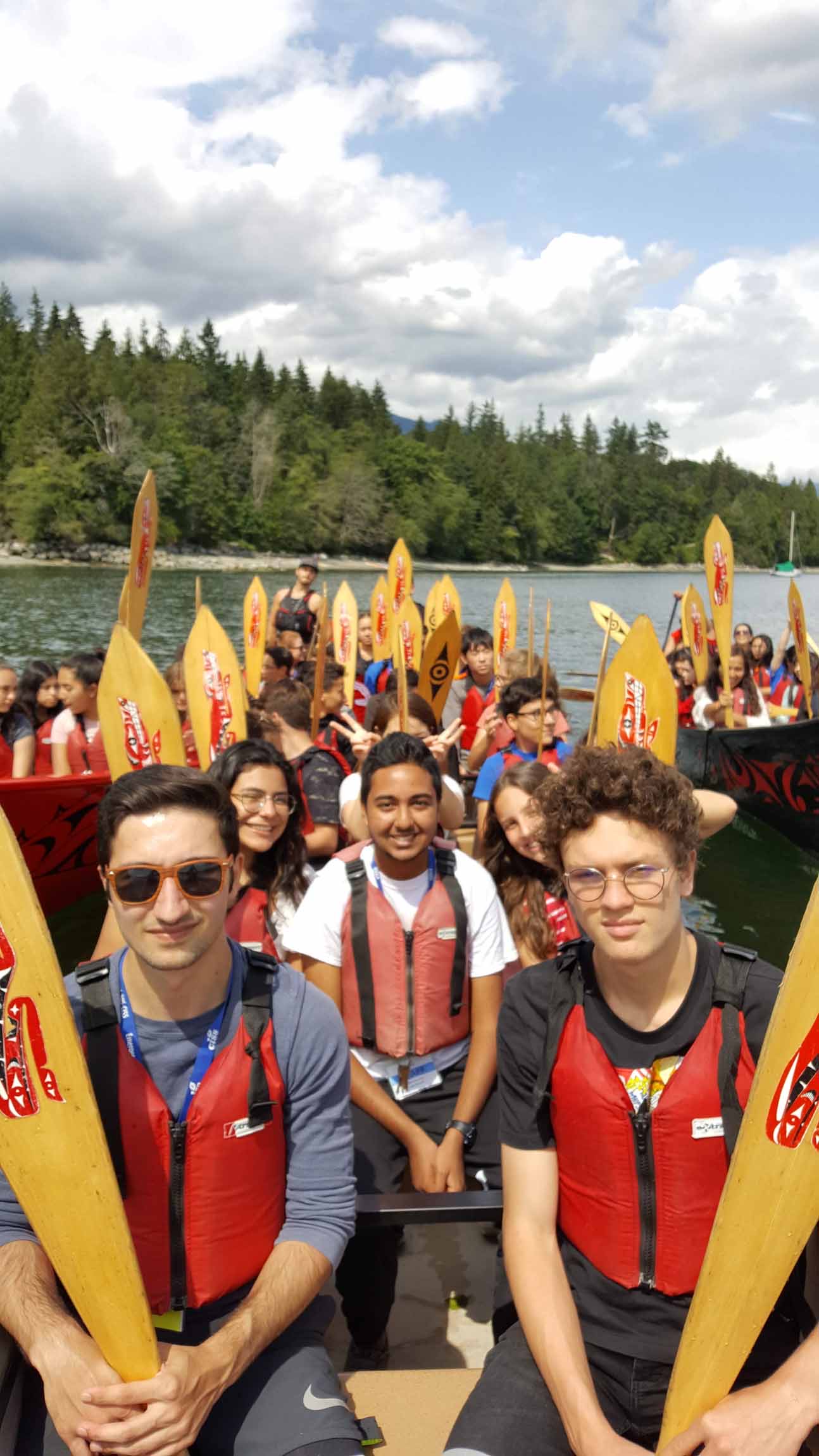 Dragon boat en la costa de Vancouver