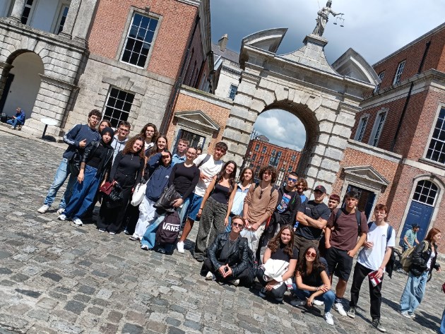 Grupo de alumnos de excursión en Dublín