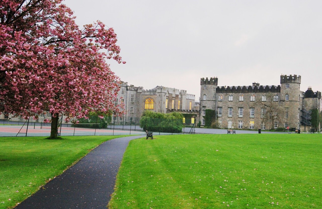 Castillo del campus en primavera
