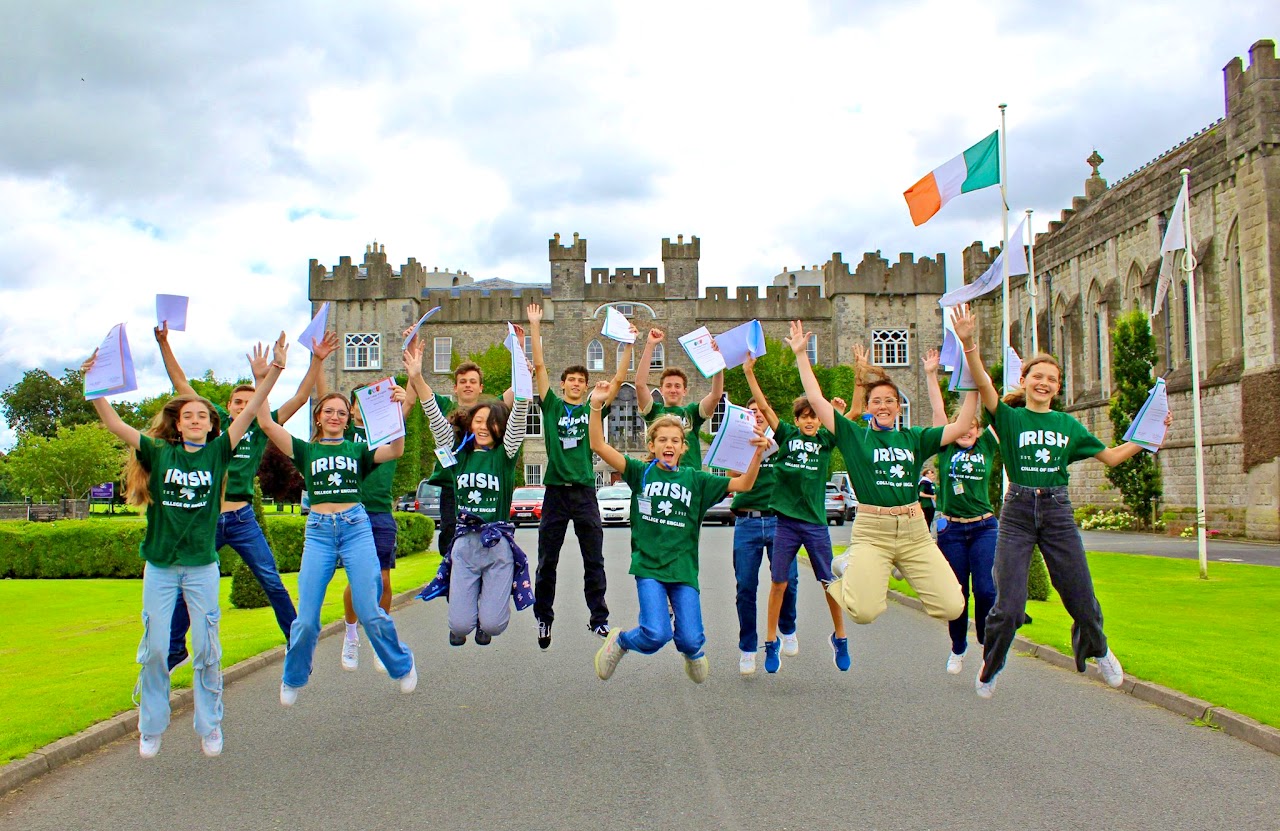 Kildare Campus - students-certificates