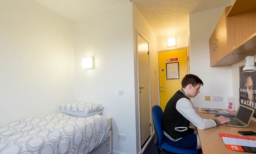 Habitación individual en la residencia