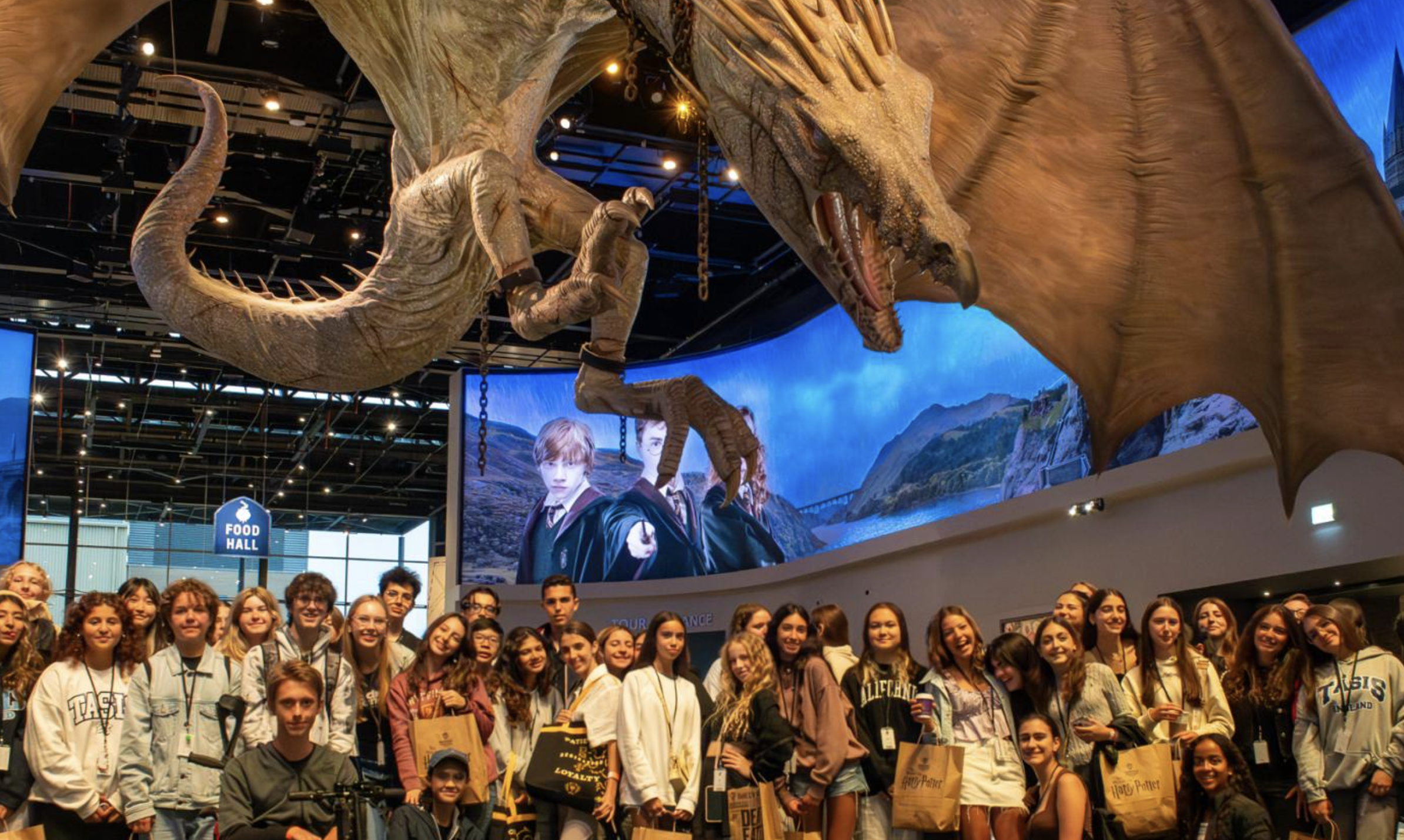 Warner Bros Studios — dragón