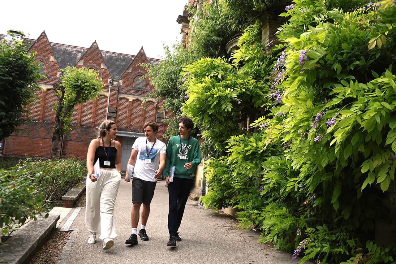 Estudiantes en Winchester Campus