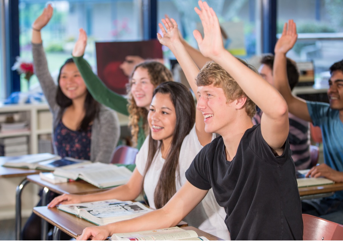 Estudiantes en un aula británica